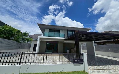 งานต่อเติมบ้าน ปูกระเบื้องรอบบ้าน ทำหลังคาโรงรถ