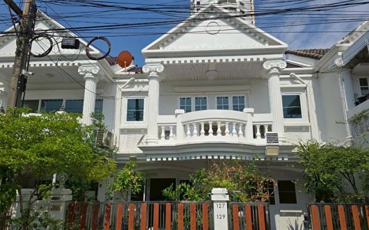 งานรีโนเวทบ้านแฝดและต่อเติมหน้าบ้าน