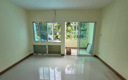 งานต่อเติมทาวน์เฮ้าส์ ทำหลังบ้าน 2 ชั้น ทำระเบียง