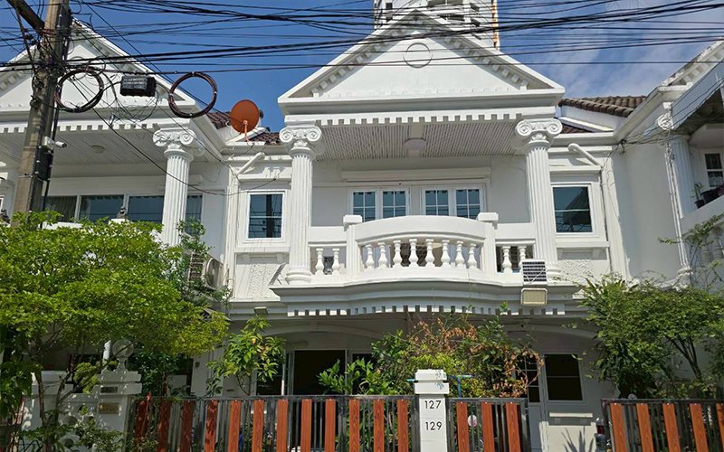 งานรีโนเวทบ้านแฝดและต่อเติมหน้าบ้าน